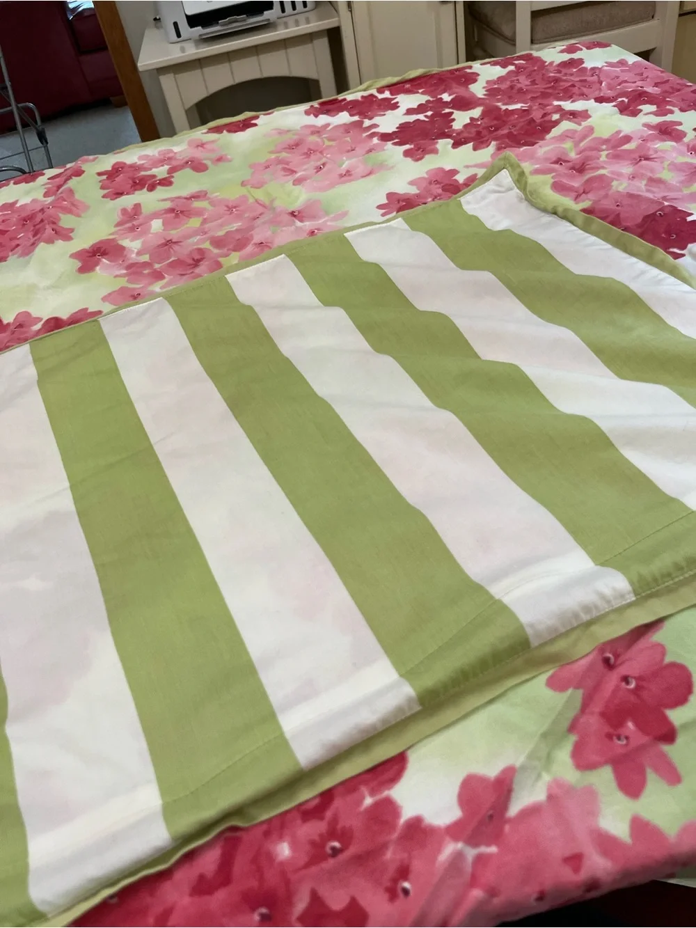 Twin - Tommy Hilfiger Hydrangea Print Duvet Cover & Sham - Pink & Green
